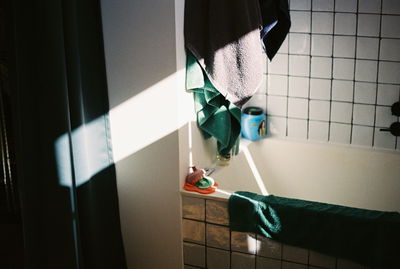 Reventar el móvil contra el suelo