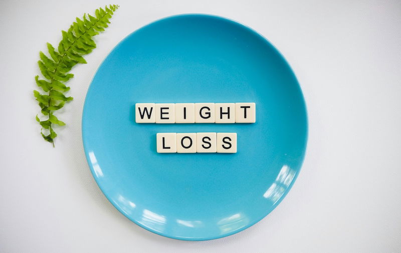 Cómo bajar de peso de forma saludable y sostenible (sin dietas extremas)