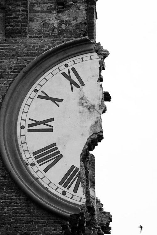 THE CLOCKMAKER WHO FORGET TIME