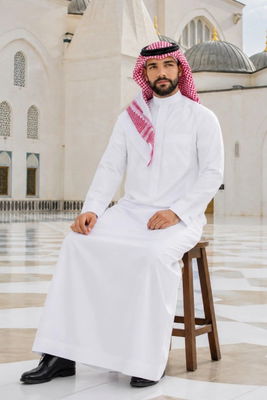 How Do Arabic Clothes Maintain a Modest Appearance? 
