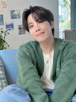 i need hobi husbando ^^