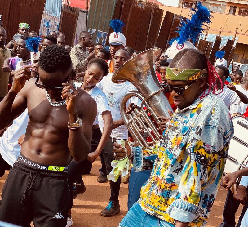 John Blaq shows off six packs in ‘Oli Wamanyi’ video featuring Nigeria’s Slim Prince