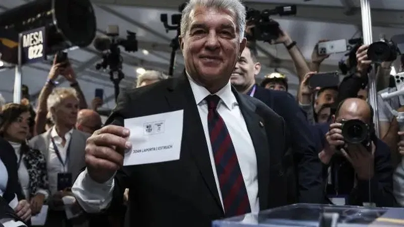 15/03/2026 El candidato a la presidencia del FC Barcelona Joan Laporta en la jornada electoral del 15 de marzo de 2026.

Celebra la "fiesta de la democracia" y lamenta los ataques a Deco y Bojan

DEPORTES
JAVIER BORREGO/AFP7/EUROPA PRESS
